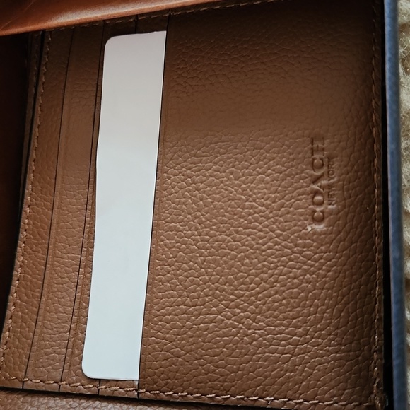 NWOT IOB Coach Men's Saddle Tan Wallet & Key Ring Boxed Set ๐๐ - Picture 8 of 16